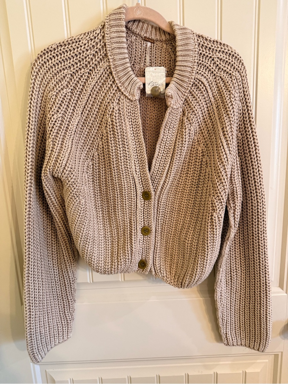 $98 Free People cropped cardigan in sandcastle Size Small